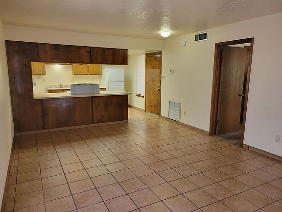 5th image of 2900 Los Amigos Ct APT D