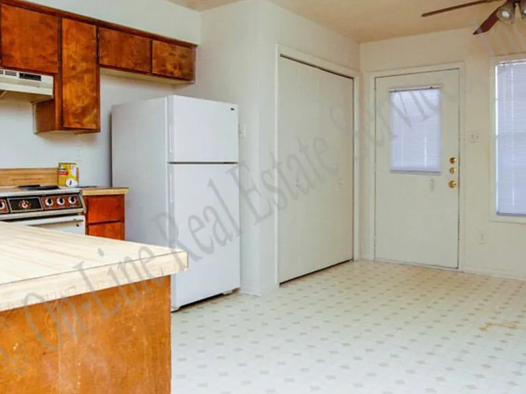 704 Wellesley Ct #D — Photo 3