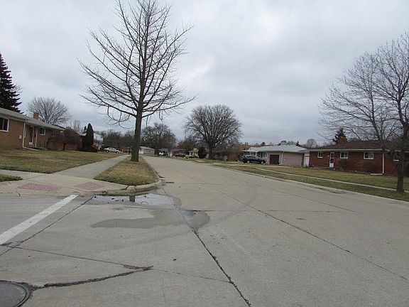 5th image of 335 Clinton River Dr