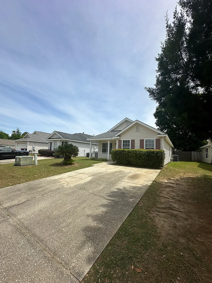 Building Photo - 405 Belle Chase Ct S