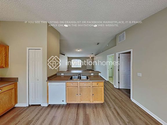 5th image of 912 Humphrey Blvd