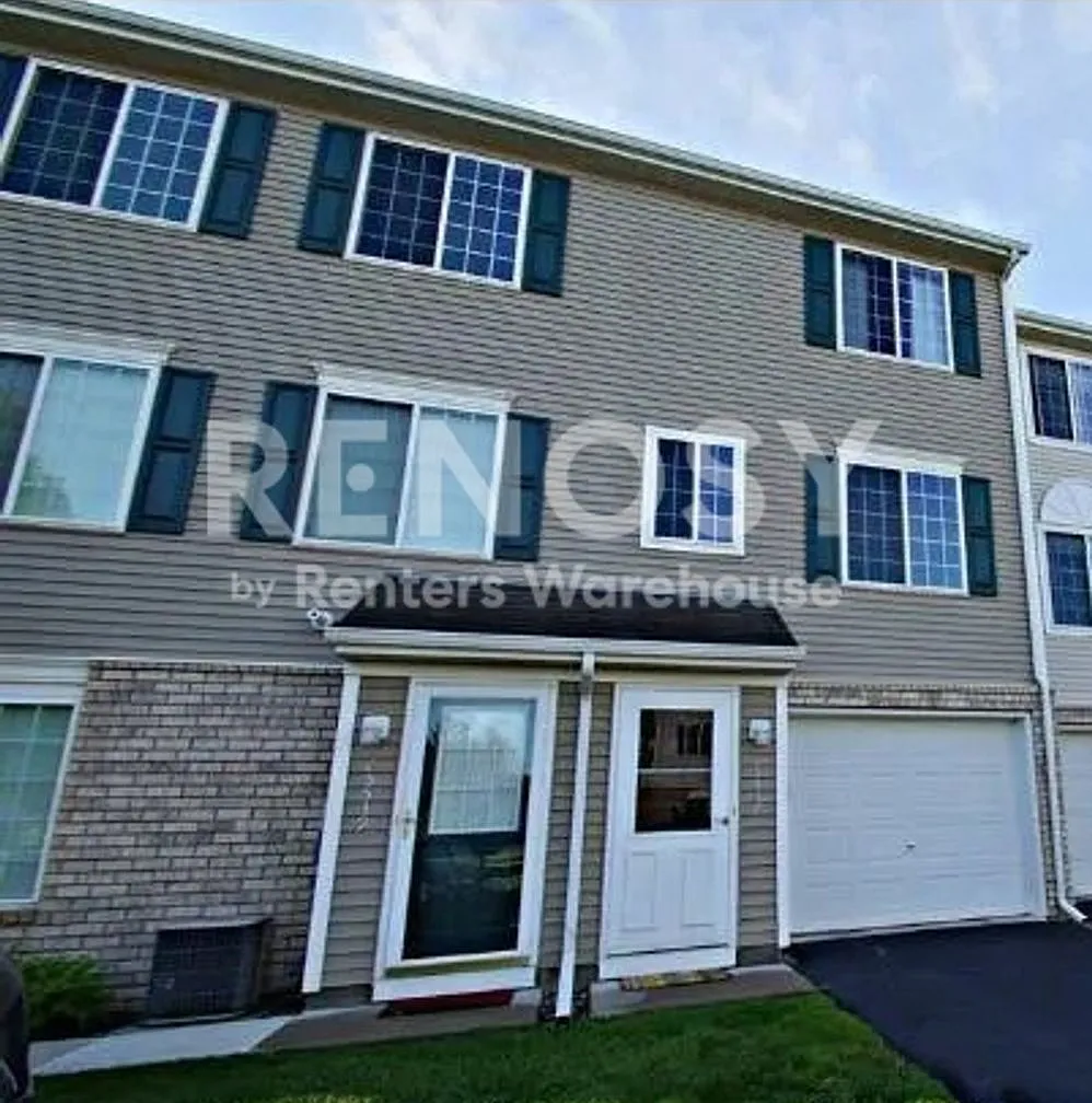 Available Now 2 Bedroom 1.5 Bath Townhouse in Apple Valley — Photo 1