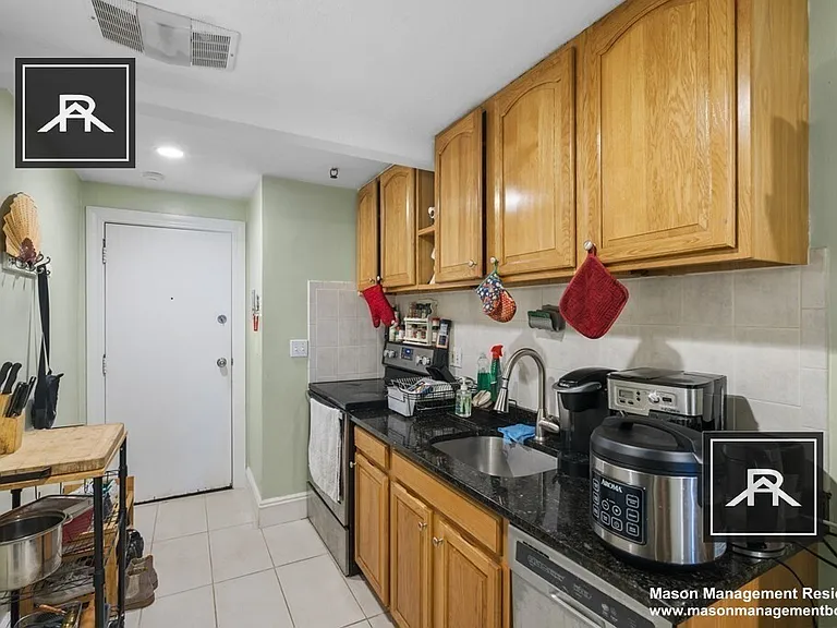 58 Park Vale Ave #12 — Photo 2
