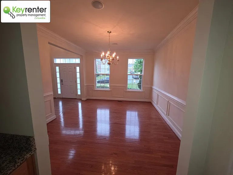 404 Tailor St — Photo 8