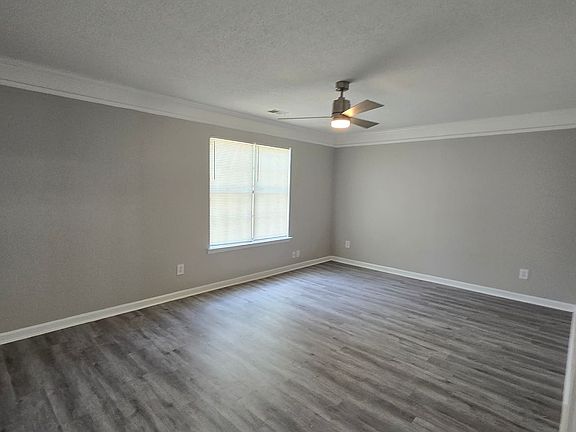 5th image of 5828 Plum Valley Dr