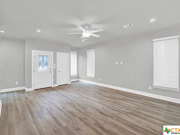 5th image of 340 Shady Bluff Dr