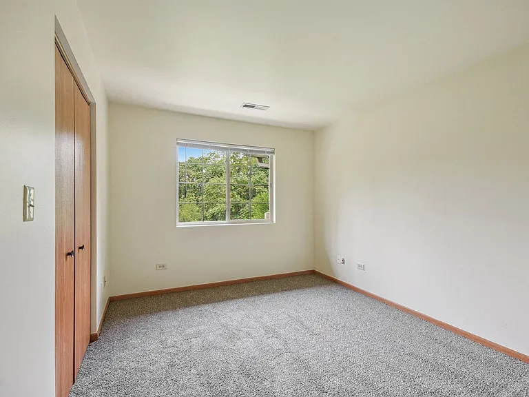 Maple Leaf Apartments — Photo 12