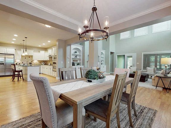 5th image of 2353 River Terrace Dr