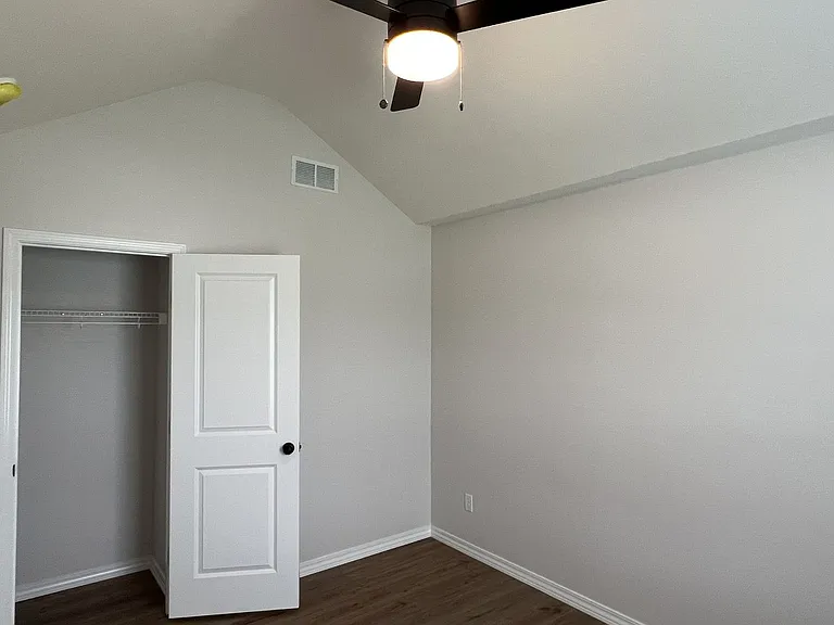 665 W Pinewood St — Photo 10