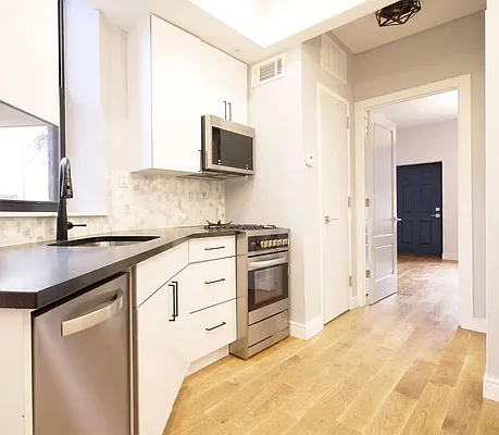 Rented by Tapiro Realty | media 27