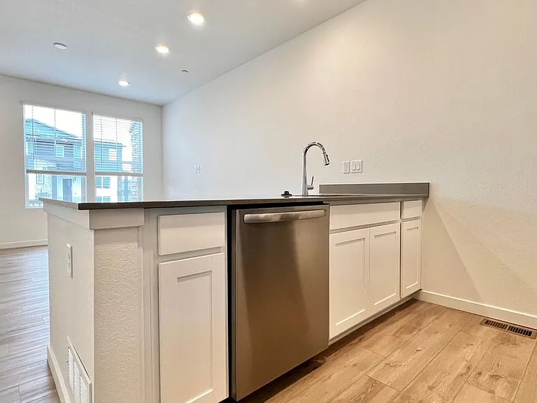 5479 Euclid Ct — Photo 6