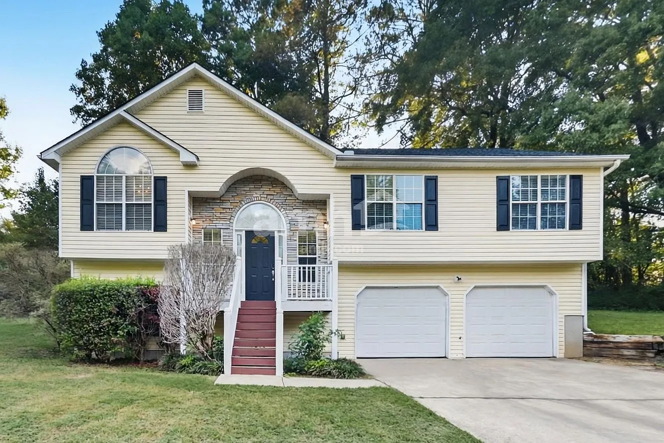 3 bed, 2.0 bath, 1502 sqft, $2,020 — Photo 1