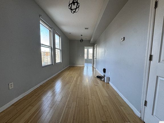 2nd image of 625 Bramhall Ave #2R
