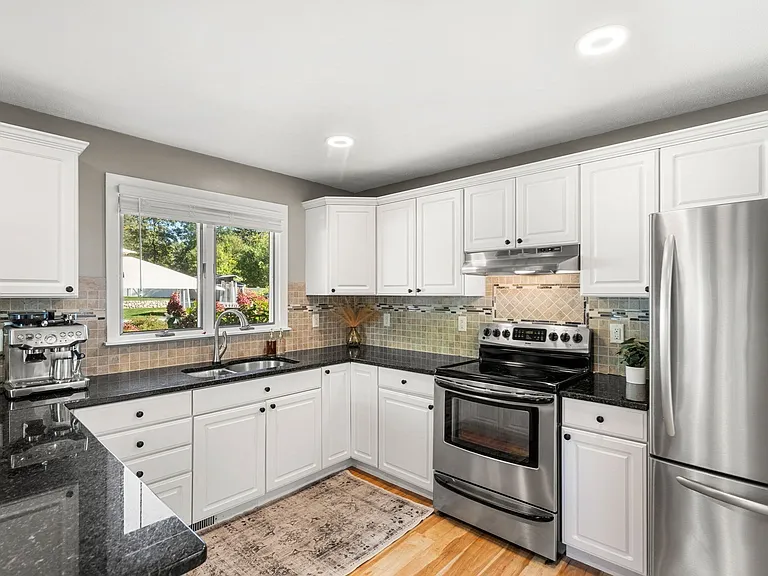 14 Saint Marys Rd #A — Photo 4