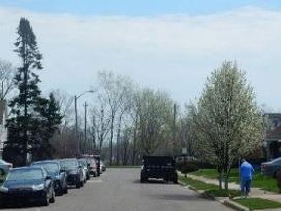 Exterior Neighborhood (street photo)