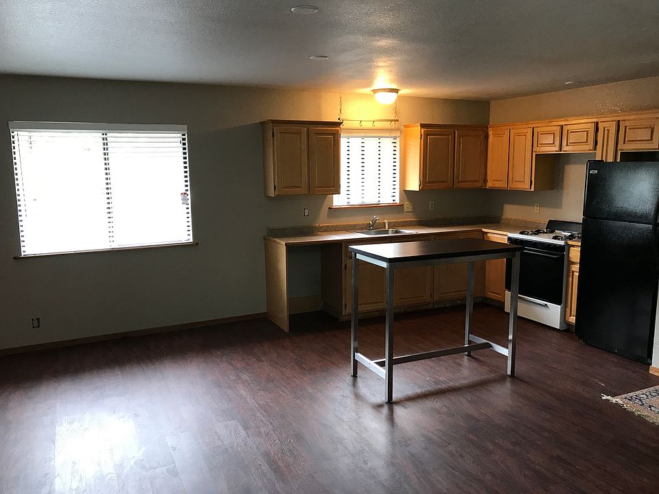 2nd image of 1405 Abram Ln #C