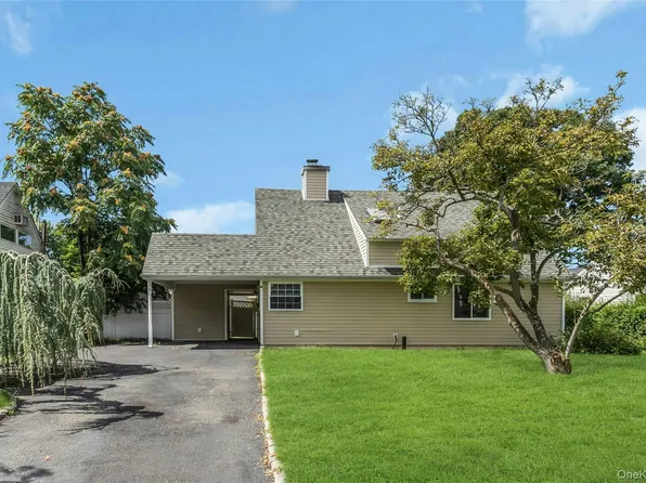 36 Atlas Lane, Hicksville, NY 11801