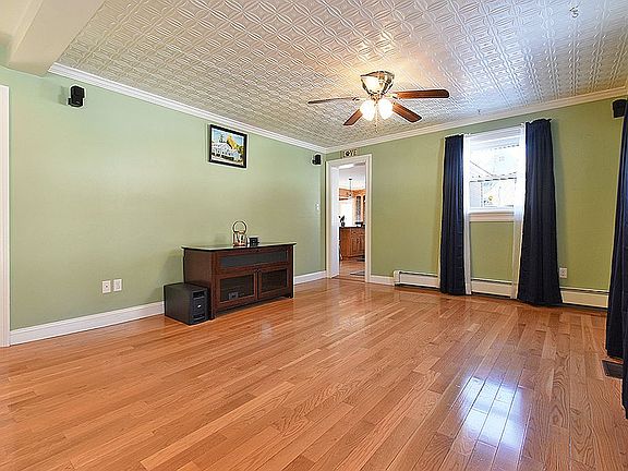 5th image of 1040 Douglas Tpke