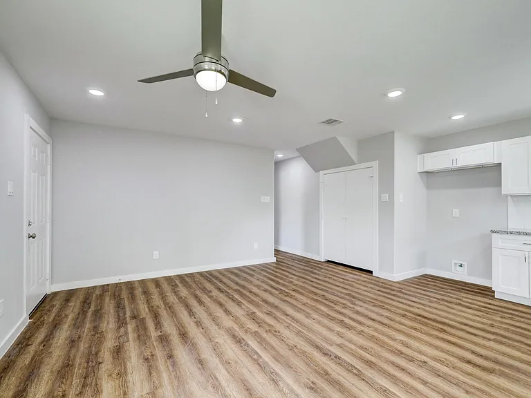 8215 Hanna St #B — Photo 2