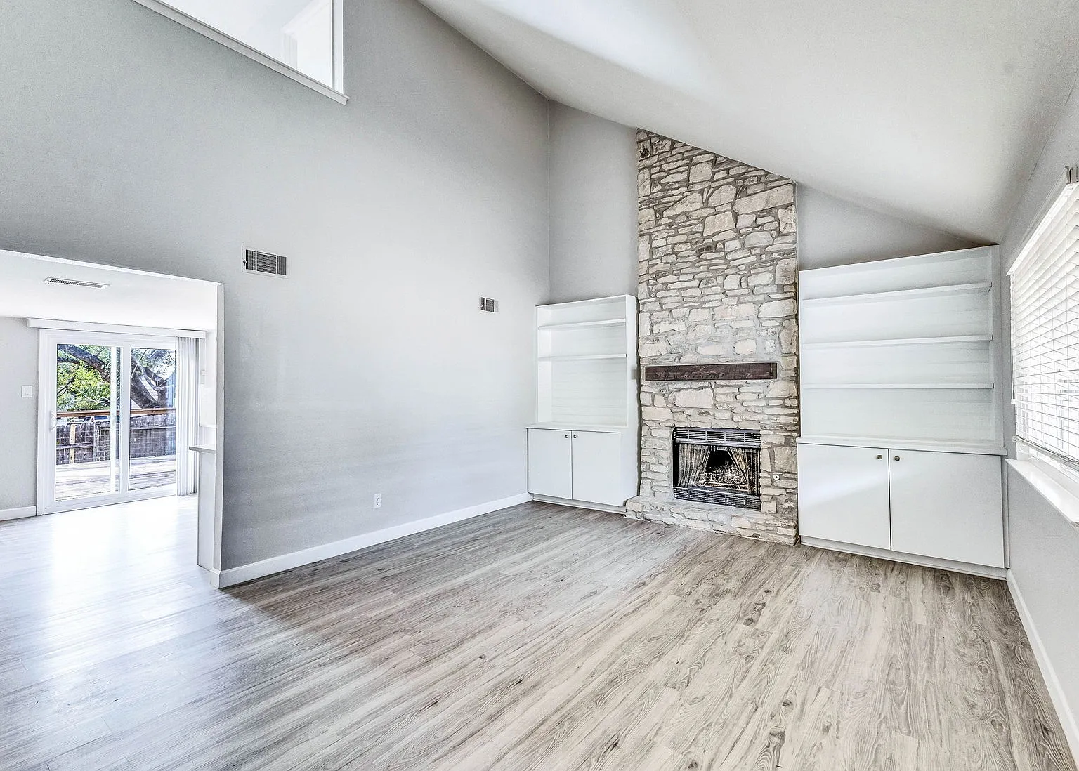3 bed, 2.0 bath, 1488 sqft, $2,550 — Photo 1