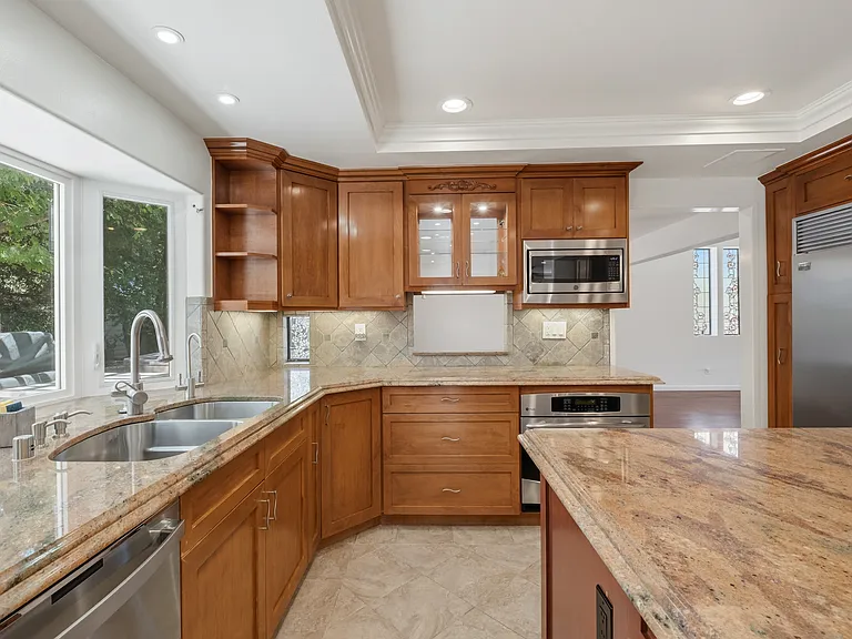 4215 Balcony Dr — Photo 13