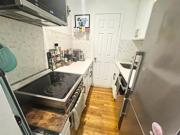 3rd image of 190 Bleecker St APT 1