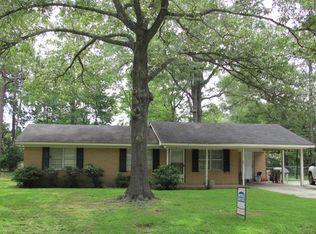 65 Ricky Ave, Hazlehurst, GA 31539