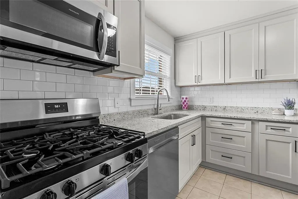 2 bed, 1.5 bath, 1178 sqft, $1,800 — Photo 3
