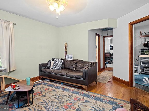 4th image of 115 Greenway St