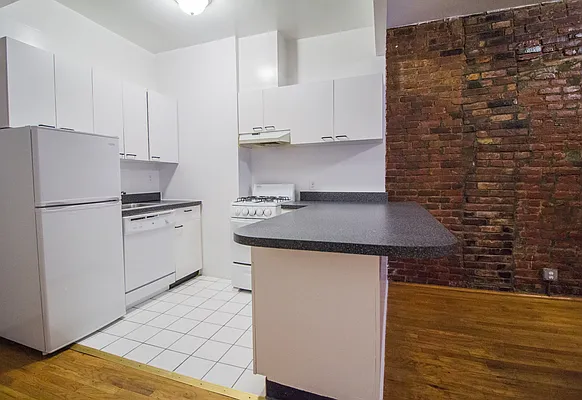 Rented by City Connections Realty | media 19