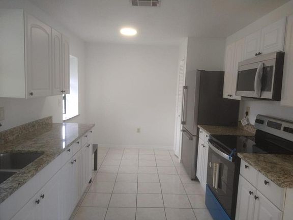 5th image of 612 N Delmonte Ct