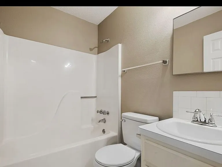 2406 Linda Ct — Photo 14