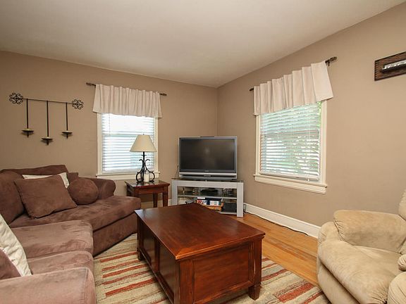 3rd image of 2748 Lansing Dr SW