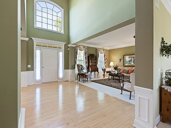 4th image of 117 Laks Dr