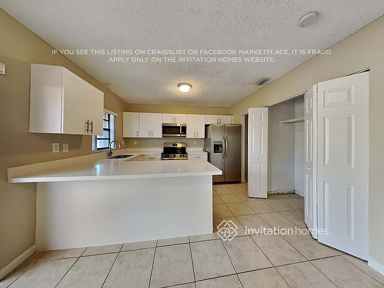 1633 SW 138th Pl — Photo 10