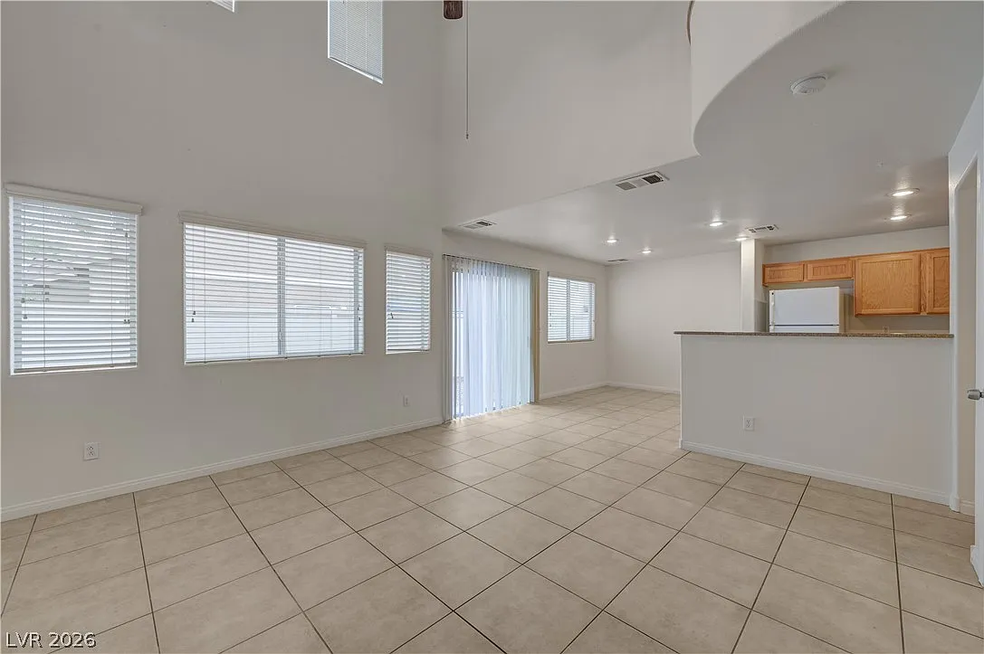3 bed, 2.5 bath, 1422 sqft, $1,895 — Photo 4