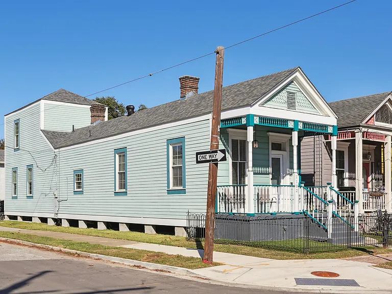 1102 Adams St — Photo 1