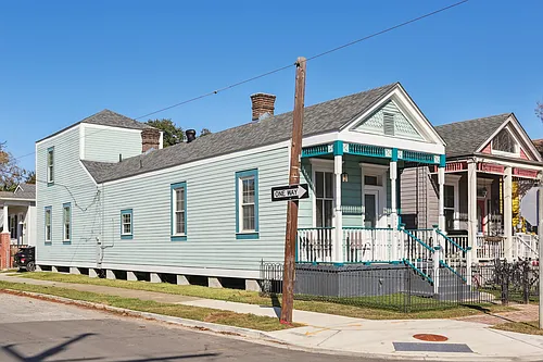 1102 Adams St Photo 1