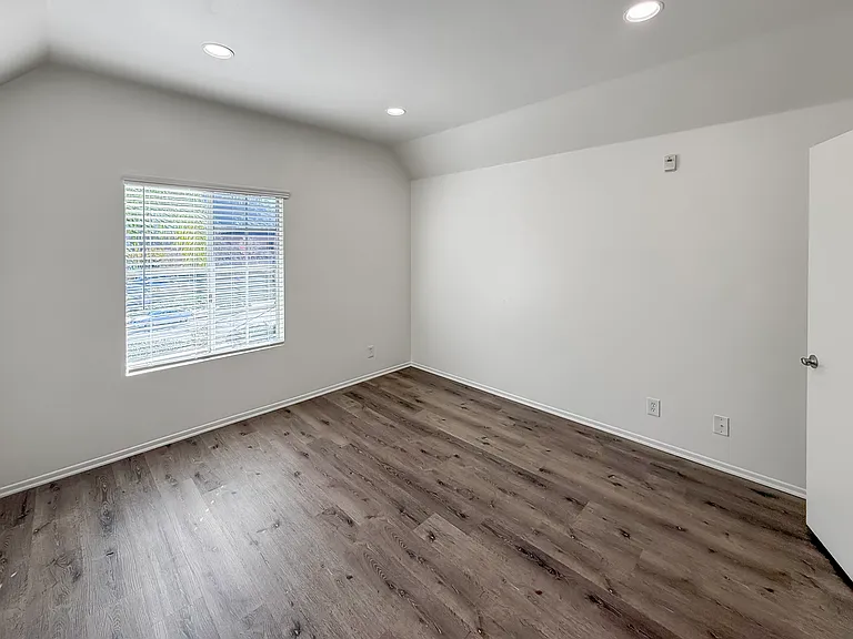 River Front Condominiums — Photo 38