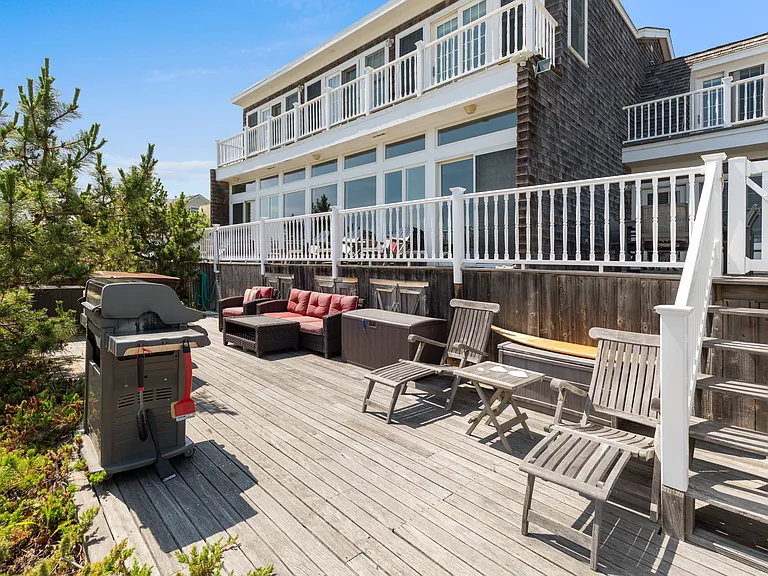 329 Dune Rd — Photo 9