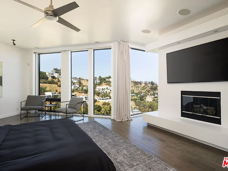 2231 Sunset Plaza Dr — Photo 18