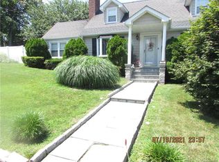 129 Chester Dr, Yonkers, NY 10710