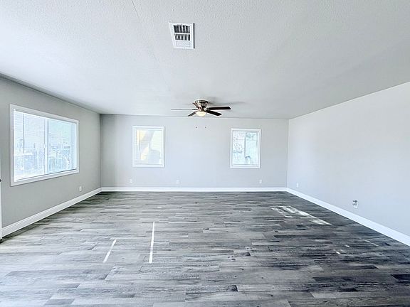 3rd image of 430 W Wilson Ave