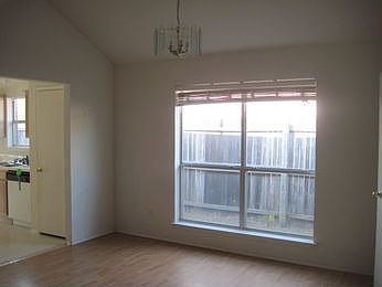 3rd image of 5704 Creekridge Dr