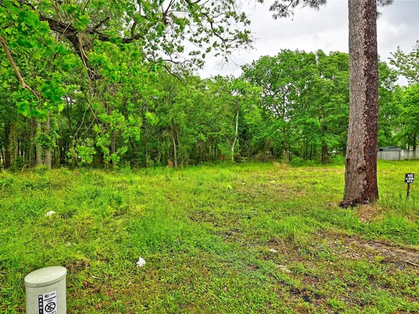 302 Smith Rd, Magnolia, TX 77354