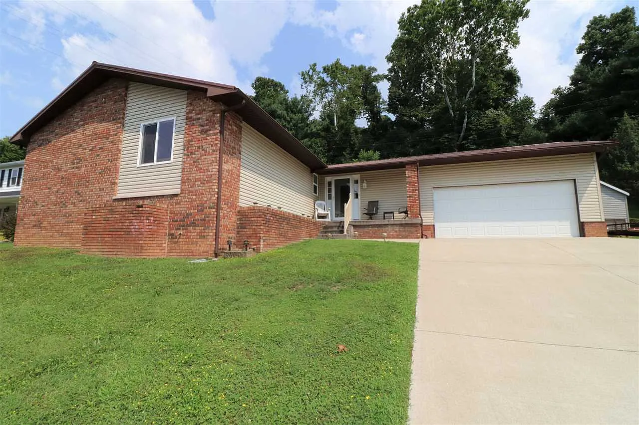 305 Orchard Dr photo 1