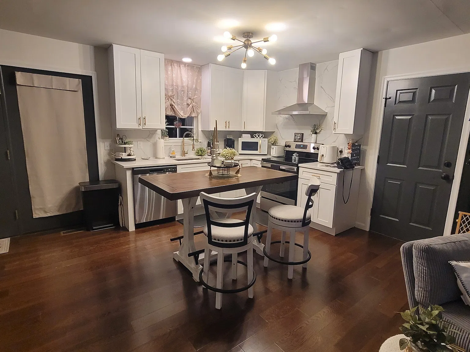 690 Carpenters Point Rd — Photo 1
