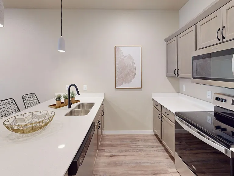 10Bedrock Apartments — Photo 32