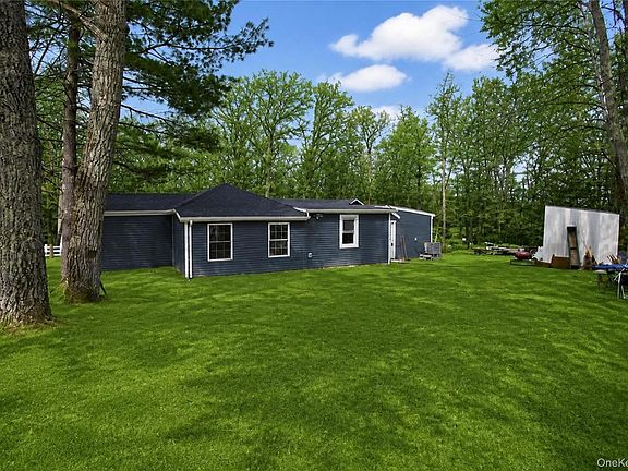 4th image of 13 Brook Trail W