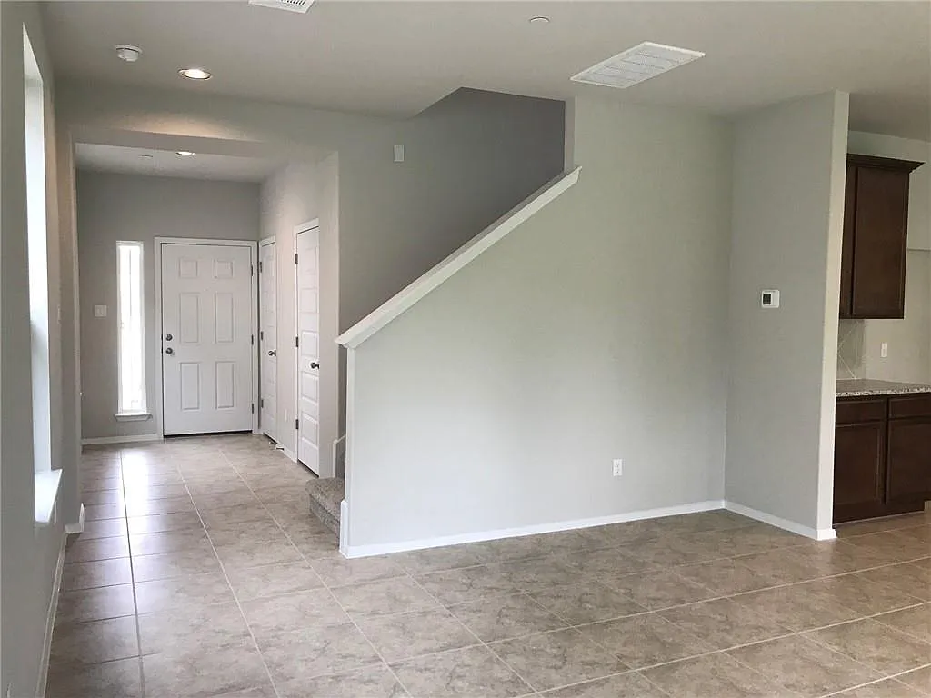 3 bed, 2.5 bath, 1804 sqft, $2,500 — Photo 4